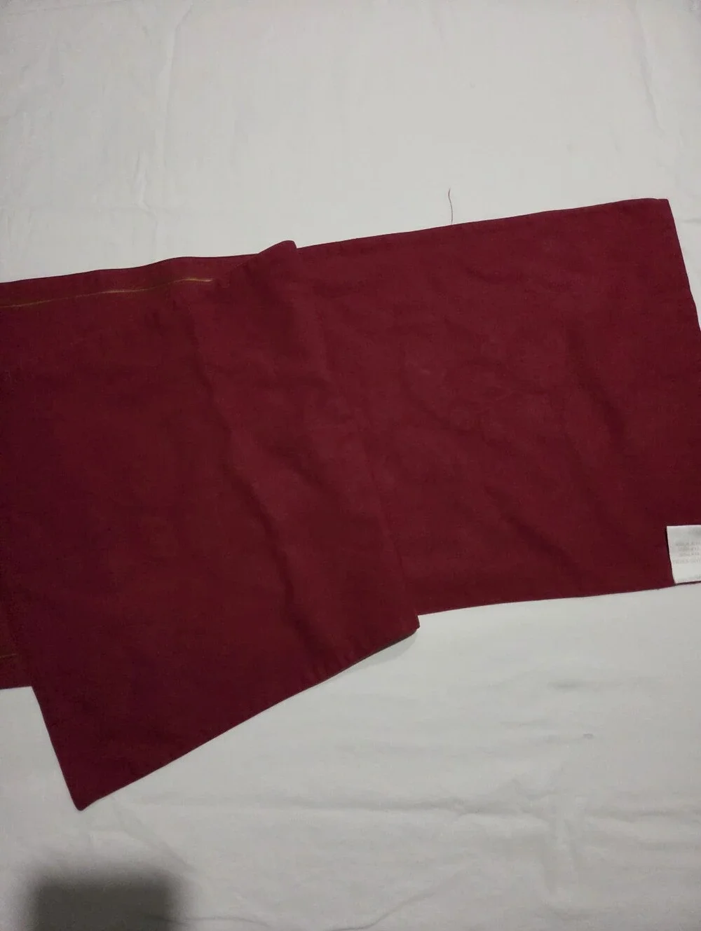 Williams Sonoma Oak Leaf Acorn Embroidered Maroon Tanle Runner 16
